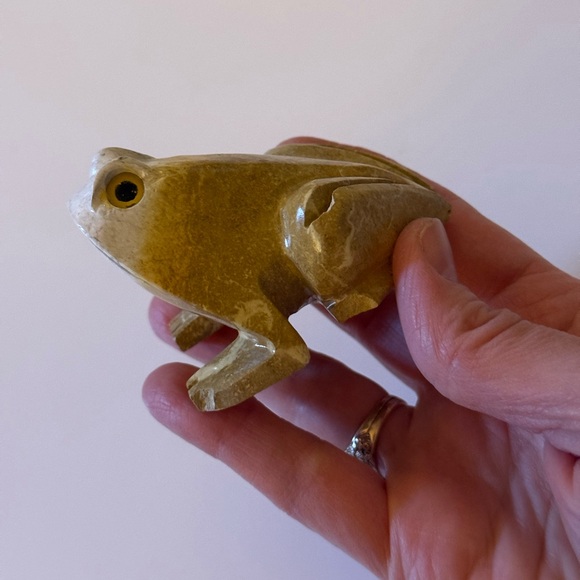 🐸Handcrafted Stone Frog Figurine - Picture 3 of 9
